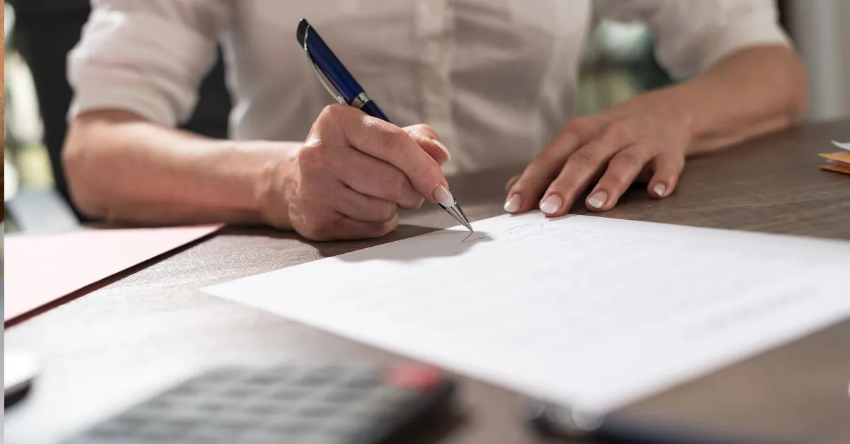 Atraso no repasse do aluguel pela imobiliária e direitos do proprietário à indenização