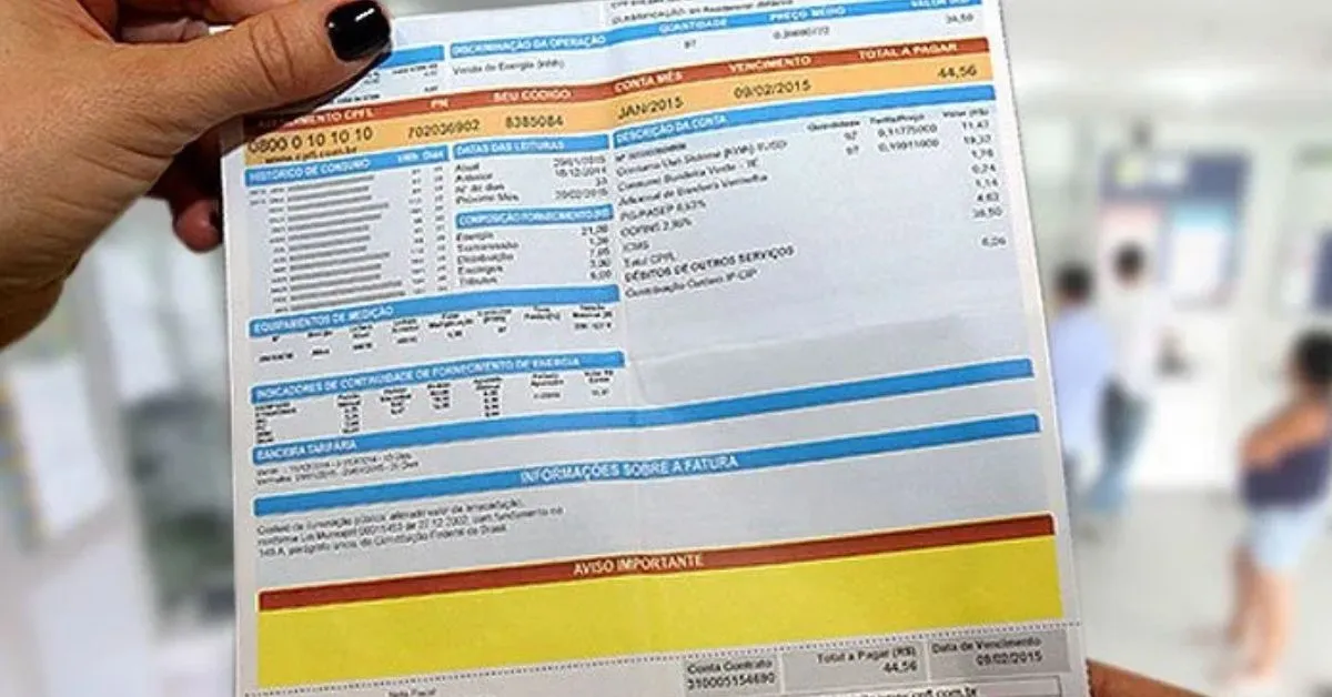 Conta de energia elétrica com aviso de corte ilegal que pode gerar indenização ao consumidor
