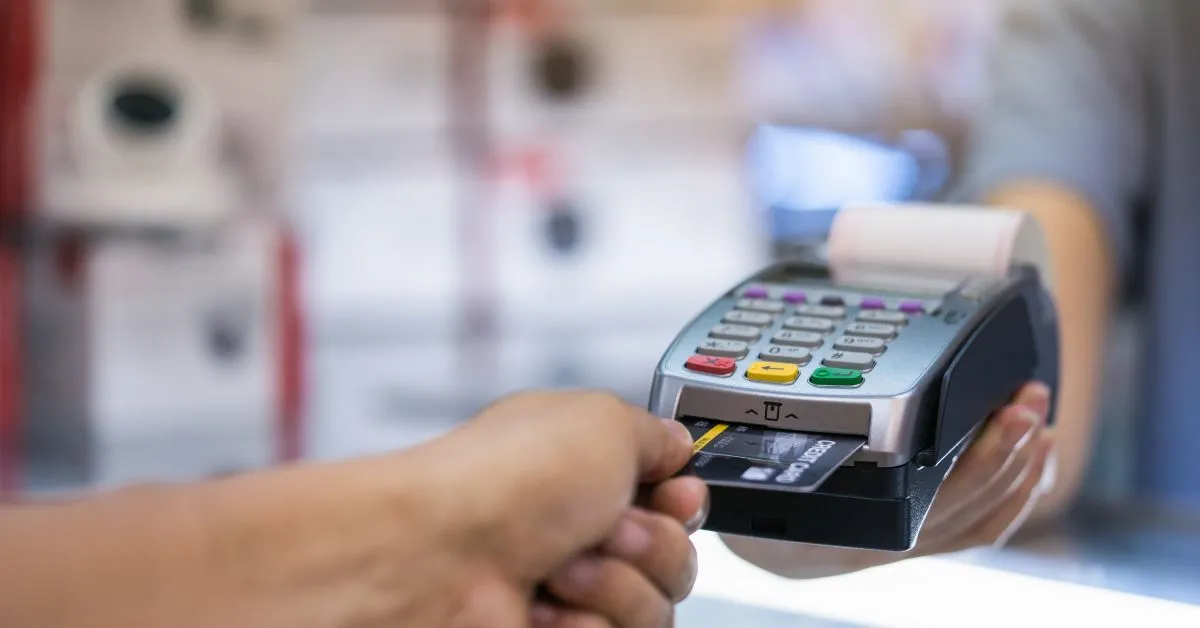 Limite de cartão de crédito reduzido sem aviso prévio durante pagamento em maquininha