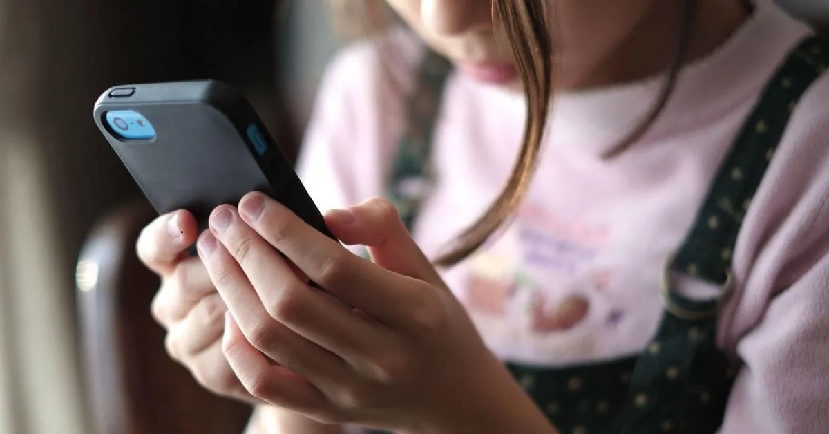 Exposição de filhos nas redes sociais após o divórcio e seus riscos legais